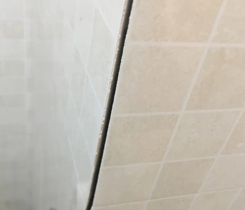 平罗瓷砖空鼓维修公司分享阳台瓷砖脱落的修复过程可以分为以下几个步骤